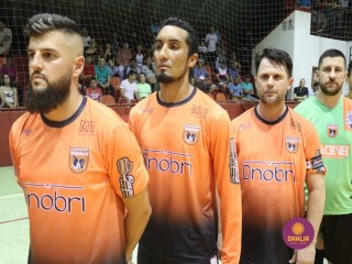 
<a style='margin-left: 5px;' class='btn btn-xs btn-social btn-facebook' href='https://www.facebook.com/sharer/sharer.php?u=https://www.boladovale.com.br/imgs/800-800-90/conteudo/fotos/1338/img2936.jpg' rel='popup' data-width='500' data-height='400'><i class='fa fa-facebook'></i>Compartilhar <span class='hidden-xs'>no Facebook</span>
</a> 
<a class='btn btn-default btn-xs' target='_blank' href='imgs/800-800-90/conteudo/fotos/1338/img2936.jpg'>
<span class='glyphicon glyphicon-cloud-download'></span> Salvar
</a> 
<span></span>