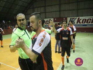 
<a style='margin-left: 5px;' class='btn btn-xs btn-social btn-facebook' href='https://www.facebook.com/sharer/sharer.php?u=https://www.boladovale.com.br/imgs/800-800-90/conteudo/fotos/1338/img2951.jpg' rel='popup' data-width='500' data-height='400'><i class='fa fa-facebook'></i>Compartilhar <span class='hidden-xs'>no Facebook</span>
</a> 
<a class='btn btn-default btn-xs' target='_blank' href='imgs/800-800-90/conteudo/fotos/1338/img2951.jpg'>
<span class='glyphicon glyphicon-cloud-download'></span> Salvar
</a> 
<span></span>