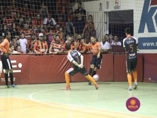 
<a style='margin-left: 5px;' class='btn btn-xs btn-social btn-facebook' href='https://www.facebook.com/sharer/sharer.php?u=https://www.boladovale.com.br/imgs/800-800-90/conteudo/fotos/1338/img2989.jpg' rel='popup' data-width='500' data-height='400'><i class='fa fa-facebook'></i>Compartilhar <span class='hidden-xs'>no Facebook</span>
</a> 
<a class='btn btn-default btn-xs' target='_blank' href='imgs/800-800-90/conteudo/fotos/1338/img2989.jpg'>
<span class='glyphicon glyphicon-cloud-download'></span> Salvar
</a> 
<span></span>