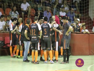 
<a style='margin-left: 5px;' class='btn btn-xs btn-social btn-facebook' href='https://www.facebook.com/sharer/sharer.php?u=https://www.boladovale.com.br/imgs/800-800-90/conteudo/fotos/1338/img3036.jpg' rel='popup' data-width='500' data-height='400'><i class='fa fa-facebook'></i>Compartilhar <span class='hidden-xs'>no Facebook</span>
</a> 
<a class='btn btn-default btn-xs' target='_blank' href='imgs/800-800-90/conteudo/fotos/1338/img3036.jpg'>
<span class='glyphicon glyphicon-cloud-download'></span> Salvar
</a> 
<span></span>