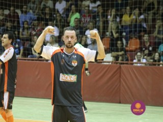 
<a style='margin-left: 5px;' class='btn btn-xs btn-social btn-facebook' href='https://www.facebook.com/sharer/sharer.php?u=https://www.boladovale.com.br/imgs/800-800-90/conteudo/fotos/1338/img3072.jpg' rel='popup' data-width='500' data-height='400'><i class='fa fa-facebook'></i>Compartilhar <span class='hidden-xs'>no Facebook</span>
</a> 
<a class='btn btn-default btn-xs' target='_blank' href='imgs/800-800-90/conteudo/fotos/1338/img3072.jpg'>
<span class='glyphicon glyphicon-cloud-download'></span> Salvar
</a> 
<span></span>