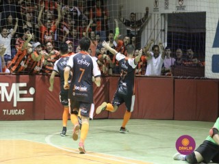 
<a style='margin-left: 5px;' class='btn btn-xs btn-social btn-facebook' href='https://www.facebook.com/sharer/sharer.php?u=https://www.boladovale.com.br/imgs/800-800-90/conteudo/fotos/1338/img3078.jpg' rel='popup' data-width='500' data-height='400'><i class='fa fa-facebook'></i>Compartilhar <span class='hidden-xs'>no Facebook</span>
</a> 
<a class='btn btn-default btn-xs' target='_blank' href='imgs/800-800-90/conteudo/fotos/1338/img3078.jpg'>
<span class='glyphicon glyphicon-cloud-download'></span> Salvar
</a> 
<span></span>