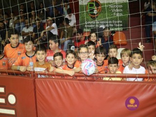 
<a style='margin-left: 5px;' class='btn btn-xs btn-social btn-facebook' href='https://www.facebook.com/sharer/sharer.php?u=https://www.boladovale.com.br/imgs/800-800-90/conteudo/fotos/1338/img3111.jpg' rel='popup' data-width='500' data-height='400'><i class='fa fa-facebook'></i>Compartilhar <span class='hidden-xs'>no Facebook</span>
</a> 
<a class='btn btn-default btn-xs' target='_blank' href='imgs/800-800-90/conteudo/fotos/1338/img3111.jpg'>
<span class='glyphicon glyphicon-cloud-download'></span> Salvar
</a> 
<span></span>