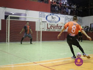 
<a style='margin-left: 5px;' class='btn btn-xs btn-social btn-facebook' href='https://www.facebook.com/sharer/sharer.php?u=https://www.boladovale.com.br/imgs/800-800-90/conteudo/fotos/1338/img3140.jpg' rel='popup' data-width='500' data-height='400'><i class='fa fa-facebook'></i>Compartilhar <span class='hidden-xs'>no Facebook</span>
</a> 
<a class='btn btn-default btn-xs' target='_blank' href='imgs/800-800-90/conteudo/fotos/1338/img3140.jpg'>
<span class='glyphicon glyphicon-cloud-download'></span> Salvar
</a> 
<span></span>