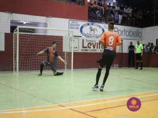 
<a style='margin-left: 5px;' class='btn btn-xs btn-social btn-facebook' href='https://www.facebook.com/sharer/sharer.php?u=https://www.boladovale.com.br/imgs/800-800-90/conteudo/fotos/1338/img3143.jpg' rel='popup' data-width='500' data-height='400'><i class='fa fa-facebook'></i>Compartilhar <span class='hidden-xs'>no Facebook</span>
</a> 
<a class='btn btn-default btn-xs' target='_blank' href='imgs/800-800-90/conteudo/fotos/1338/img3143.jpg'>
<span class='glyphicon glyphicon-cloud-download'></span> Salvar
</a> 
<span></span>
