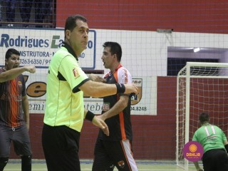 
<a style='margin-left: 5px;' class='btn btn-xs btn-social btn-facebook' href='https://www.facebook.com/sharer/sharer.php?u=https://www.boladovale.com.br/imgs/800-800-90/conteudo/fotos/1338/img3159.jpg' rel='popup' data-width='500' data-height='400'><i class='fa fa-facebook'></i>Compartilhar <span class='hidden-xs'>no Facebook</span>
</a> 
<a class='btn btn-default btn-xs' target='_blank' href='imgs/800-800-90/conteudo/fotos/1338/img3159.jpg'>
<span class='glyphicon glyphicon-cloud-download'></span> Salvar
</a> 
<span></span>