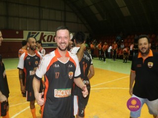 
<a style='margin-left: 5px;' class='btn btn-xs btn-social btn-facebook' href='https://www.facebook.com/sharer/sharer.php?u=https://www.boladovale.com.br/imgs/800-800-90/conteudo/fotos/1338/img3211.jpg' rel='popup' data-width='500' data-height='400'><i class='fa fa-facebook'></i>Compartilhar <span class='hidden-xs'>no Facebook</span>
</a> 
<a class='btn btn-default btn-xs' target='_blank' href='imgs/800-800-90/conteudo/fotos/1338/img3211.jpg'>
<span class='glyphicon glyphicon-cloud-download'></span> Salvar
</a> 
<span></span>