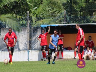 
<a style='margin-left: 5px;' class='btn btn-xs btn-social btn-facebook' href='https://www.facebook.com/sharer/sharer.php?u=https://www.boladovale.com.br/imgs/800-800-90/conteudo/fotos/1344/img4503.jpg' rel='popup' data-width='500' data-height='400'><i class='fa fa-facebook'></i>Compartilhar <span class='hidden-xs'>no Facebook</span>
</a> 
<a class='btn btn-default btn-xs' target='_blank' href='imgs/800-800-90/conteudo/fotos/1344/img4503.jpg'>
<span class='glyphicon glyphicon-cloud-download'></span> Salvar
</a> 
<span></span>