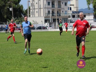 
<a style='margin-left: 5px;' class='btn btn-xs btn-social btn-facebook' href='https://www.facebook.com/sharer/sharer.php?u=https://www.boladovale.com.br/imgs/800-800-90/conteudo/fotos/1344/img4511.jpg' rel='popup' data-width='500' data-height='400'><i class='fa fa-facebook'></i>Compartilhar <span class='hidden-xs'>no Facebook</span>
</a> 
<a class='btn btn-default btn-xs' target='_blank' href='imgs/800-800-90/conteudo/fotos/1344/img4511.jpg'>
<span class='glyphicon glyphicon-cloud-download'></span> Salvar
</a> 
<span></span>