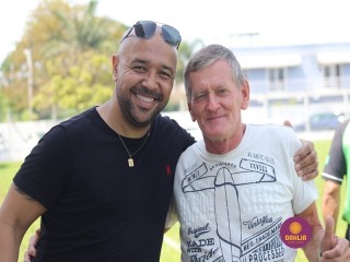 
<a style='margin-left: 5px;' class='btn btn-xs btn-social btn-facebook' href='https://www.facebook.com/sharer/sharer.php?u=https://www.boladovale.com.br/imgs/800-800-90/conteudo/fotos/1344/img4641.jpg' rel='popup' data-width='500' data-height='400'><i class='fa fa-facebook'></i>Compartilhar <span class='hidden-xs'>no Facebook</span>
</a> 
<a class='btn btn-default btn-xs' target='_blank' href='imgs/800-800-90/conteudo/fotos/1344/img4641.jpg'>
<span class='glyphicon glyphicon-cloud-download'></span> Salvar
</a> 
<span></span>