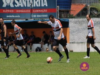 
<a style='margin-left: 5px;' class='btn btn-xs btn-social btn-facebook' href='https://www.facebook.com/sharer/sharer.php?u=https://www.boladovale.com.br/imgs/800-800-90/conteudo/fotos/1345/img4749.jpg' rel='popup' data-width='500' data-height='400'><i class='fa fa-facebook'></i>Compartilhar <span class='hidden-xs'>no Facebook</span>
</a> 
<a class='btn btn-default btn-xs' target='_blank' href='imgs/800-800-90/conteudo/fotos/1345/img4749.jpg'>
<span class='glyphicon glyphicon-cloud-download'></span> Salvar
</a> 
<span></span>