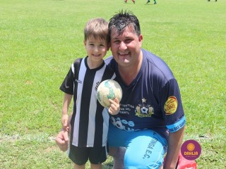 
<a style='margin-left: 5px;' class='btn btn-xs btn-social btn-facebook' href='https://www.facebook.com/sharer/sharer.php?u=https://www.boladovale.com.br/imgs/800-800-90/conteudo/fotos/1346/img4956.jpg' rel='popup' data-width='500' data-height='400'><i class='fa fa-facebook'></i>Compartilhar <span class='hidden-xs'>no Facebook</span>
</a> 
<a class='btn btn-default btn-xs' target='_blank' href='imgs/800-800-90/conteudo/fotos/1346/img4956.jpg'>
<span class='glyphicon glyphicon-cloud-download'></span> Salvar
</a> 
<span></span>