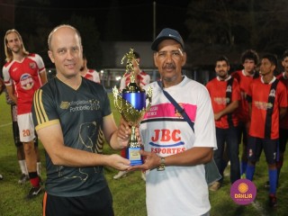
<a style='margin-left: 5px;' class='btn btn-xs btn-social btn-facebook' href='https://www.facebook.com/sharer/sharer.php?u=https://www.boladovale.com.br/imgs/800-800-90/conteudo/fotos/1349/img7153.jpg' rel='popup' data-width='500' data-height='400'><i class='fa fa-facebook'></i>Compartilhar <span class='hidden-xs'>no Facebook</span>
</a> 
<a class='btn btn-default btn-xs' target='_blank' href='imgs/800-800-90/conteudo/fotos/1349/img7153.jpg'>
<span class='glyphicon glyphicon-cloud-download'></span> Salvar
</a> 
<span></span>