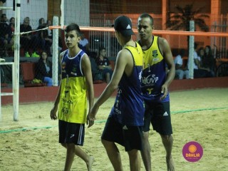 
<a style='margin-left: 5px;' class='btn btn-xs btn-social btn-facebook' href='https://www.facebook.com/sharer/sharer.php?u=https://www.boladovale.com.br/imgs/800-800-90/conteudo/fotos/1355/img8094.jpg' rel='popup' data-width='500' data-height='400'><i class='fa fa-facebook'></i>Compartilhar <span class='hidden-xs'>no Facebook</span>
</a> 
<a class='btn btn-default btn-xs' target='_blank' href='imgs/800-800-90/conteudo/fotos/1355/img8094.jpg'>
<span class='glyphicon glyphicon-cloud-download'></span> Salvar
</a> 
<span></span>