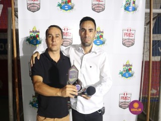 
<a style='margin-left: 5px;' class='btn btn-xs btn-social btn-facebook' href='https://www.facebook.com/sharer/sharer.php?u=https://www.boladovale.com.br/imgs/800-800-90/conteudo/fotos/1357/img7759.jpg' rel='popup' data-width='500' data-height='400'><i class='fa fa-facebook'></i>Compartilhar <span class='hidden-xs'>no Facebook</span>
</a> 
<a class='btn btn-default btn-xs' target='_blank' href='imgs/800-800-90/conteudo/fotos/1357/img7759.jpg'>
<span class='glyphicon glyphicon-cloud-download'></span> Salvar
</a> 
<span></span>