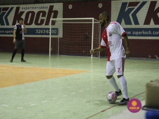 
<a style='margin-left: 5px;' class='btn btn-xs btn-social btn-facebook' href='https://www.facebook.com/sharer/sharer.php?u=https://www.boladovale.com.br/imgs/800-800-90/conteudo/fotos/1358/img7870.jpg' rel='popup' data-width='500' data-height='400'><i class='fa fa-facebook'></i>Compartilhar <span class='hidden-xs'>no Facebook</span>
</a> 
<a class='btn btn-default btn-xs' target='_blank' href='imgs/800-800-90/conteudo/fotos/1358/img7870.jpg'>
<span class='glyphicon glyphicon-cloud-download'></span> Salvar
</a> 
<span></span>