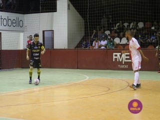 
<a style='margin-left: 5px;' class='btn btn-xs btn-social btn-facebook' href='https://www.facebook.com/sharer/sharer.php?u=https://www.boladovale.com.br/imgs/800-800-90/conteudo/fotos/1358/img7871.jpg' rel='popup' data-width='500' data-height='400'><i class='fa fa-facebook'></i>Compartilhar <span class='hidden-xs'>no Facebook</span>
</a> 
<a class='btn btn-default btn-xs' target='_blank' href='imgs/800-800-90/conteudo/fotos/1358/img7871.jpg'>
<span class='glyphicon glyphicon-cloud-download'></span> Salvar
</a> 
<span></span>