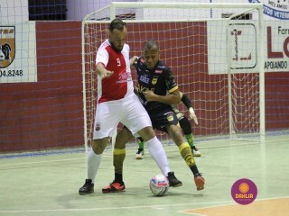 
<a style='margin-left: 5px;' class='btn btn-xs btn-social btn-facebook' href='https://www.facebook.com/sharer/sharer.php?u=https://www.boladovale.com.br/imgs/800-800-90/conteudo/fotos/1358/img7880.jpg' rel='popup' data-width='500' data-height='400'><i class='fa fa-facebook'></i>Compartilhar <span class='hidden-xs'>no Facebook</span>
</a> 
<a class='btn btn-default btn-xs' target='_blank' href='imgs/800-800-90/conteudo/fotos/1358/img7880.jpg'>
<span class='glyphicon glyphicon-cloud-download'></span> Salvar
</a> 
<span></span>