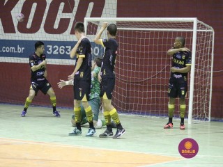 
<a style='margin-left: 5px;' class='btn btn-xs btn-social btn-facebook' href='https://www.facebook.com/sharer/sharer.php?u=https://www.boladovale.com.br/imgs/800-800-90/conteudo/fotos/1358/img7972.jpg' rel='popup' data-width='500' data-height='400'><i class='fa fa-facebook'></i>Compartilhar <span class='hidden-xs'>no Facebook</span>
</a> 
<a class='btn btn-default btn-xs' target='_blank' href='imgs/800-800-90/conteudo/fotos/1358/img7972.jpg'>
<span class='glyphicon glyphicon-cloud-download'></span> Salvar
</a> 
<span></span>