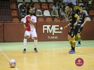 
<a style='margin-left: 5px;' class='btn btn-xs btn-social btn-facebook' href='https://www.facebook.com/sharer/sharer.php?u=https://www.boladovale.com.br/imgs/800-800-90/conteudo/fotos/1358/img7976.jpg' rel='popup' data-width='500' data-height='400'><i class='fa fa-facebook'></i>Compartilhar <span class='hidden-xs'>no Facebook</span>
</a> 
<a class='btn btn-default btn-xs' target='_blank' href='imgs/800-800-90/conteudo/fotos/1358/img7976.jpg'>
<span class='glyphicon glyphicon-cloud-download'></span> Salvar
</a> 
<span></span>