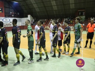 
<a style='margin-left: 5px;' class='btn btn-xs btn-social btn-facebook' href='https://www.facebook.com/sharer/sharer.php?u=https://www.boladovale.com.br/imgs/800-800-90/conteudo/fotos/1358/img8006.jpg' rel='popup' data-width='500' data-height='400'><i class='fa fa-facebook'></i>Compartilhar <span class='hidden-xs'>no Facebook</span>
</a> 
<a class='btn btn-default btn-xs' target='_blank' href='imgs/800-800-90/conteudo/fotos/1358/img8006.jpg'>
<span class='glyphicon glyphicon-cloud-download'></span> Salvar
</a> 
<span></span>