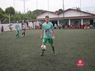 
<a style='margin-left: 5px;' class='btn btn-xs btn-social btn-facebook' href='https://www.facebook.com/sharer/sharer.php?u=https://www.boladovale.com.br/imgs/800-800-90/conteudo/fotos/1359/img8197.jpg' rel='popup' data-width='500' data-height='400'><i class='fa fa-facebook'></i>Compartilhar <span class='hidden-xs'>no Facebook</span>
</a> 
<a class='btn btn-default btn-xs' target='_blank' href='imgs/800-800-90/conteudo/fotos/1359/img8197.jpg'>
<span class='glyphicon glyphicon-cloud-download'></span> Salvar
</a> 
<span></span>