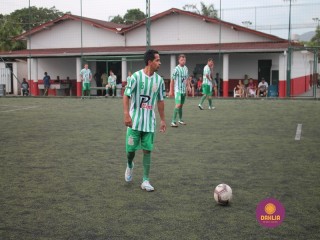 
<a style='margin-left: 5px;' class='btn btn-xs btn-social btn-facebook' href='https://www.facebook.com/sharer/sharer.php?u=https://www.boladovale.com.br/imgs/800-800-90/conteudo/fotos/1359/img8228.jpg' rel='popup' data-width='500' data-height='400'><i class='fa fa-facebook'></i>Compartilhar <span class='hidden-xs'>no Facebook</span>
</a> 
<a class='btn btn-default btn-xs' target='_blank' href='imgs/800-800-90/conteudo/fotos/1359/img8228.jpg'>
<span class='glyphicon glyphicon-cloud-download'></span> Salvar
</a> 
<span></span>