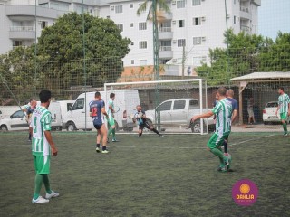 
<a style='margin-left: 5px;' class='btn btn-xs btn-social btn-facebook' href='https://www.facebook.com/sharer/sharer.php?u=https://www.boladovale.com.br/imgs/800-800-90/conteudo/fotos/1359/img8253.jpg' rel='popup' data-width='500' data-height='400'><i class='fa fa-facebook'></i>Compartilhar <span class='hidden-xs'>no Facebook</span>
</a> 
<a class='btn btn-default btn-xs' target='_blank' href='imgs/800-800-90/conteudo/fotos/1359/img8253.jpg'>
<span class='glyphicon glyphicon-cloud-download'></span> Salvar
</a> 
<span></span>