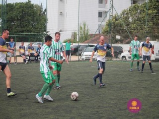 
<a style='margin-left: 5px;' class='btn btn-xs btn-social btn-facebook' href='https://www.facebook.com/sharer/sharer.php?u=https://www.boladovale.com.br/imgs/800-800-90/conteudo/fotos/1359/img8258.jpg' rel='popup' data-width='500' data-height='400'><i class='fa fa-facebook'></i>Compartilhar <span class='hidden-xs'>no Facebook</span>
</a> 
<a class='btn btn-default btn-xs' target='_blank' href='imgs/800-800-90/conteudo/fotos/1359/img8258.jpg'>
<span class='glyphicon glyphicon-cloud-download'></span> Salvar
</a> 
<span></span>