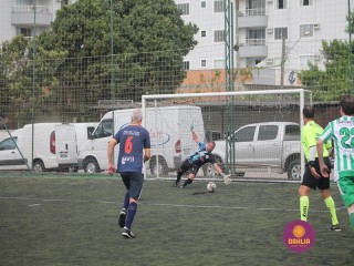 
<a style='margin-left: 5px;' class='btn btn-xs btn-social btn-facebook' href='https://www.facebook.com/sharer/sharer.php?u=https://www.boladovale.com.br/imgs/800-800-90/conteudo/fotos/1359/img8298.jpg' rel='popup' data-width='500' data-height='400'><i class='fa fa-facebook'></i>Compartilhar <span class='hidden-xs'>no Facebook</span>
</a> 
<a class='btn btn-default btn-xs' target='_blank' href='imgs/800-800-90/conteudo/fotos/1359/img8298.jpg'>
<span class='glyphicon glyphicon-cloud-download'></span> Salvar
</a> 
<span></span>