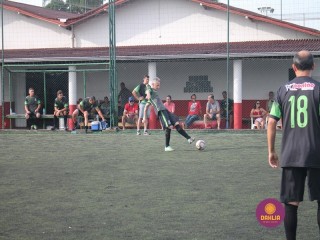
<a style='margin-left: 5px;' class='btn btn-xs btn-social btn-facebook' href='https://www.facebook.com/sharer/sharer.php?u=https://www.boladovale.com.br/imgs/800-800-90/conteudo/fotos/1359/img8320.jpg' rel='popup' data-width='500' data-height='400'><i class='fa fa-facebook'></i>Compartilhar <span class='hidden-xs'>no Facebook</span>
</a> 
<a class='btn btn-default btn-xs' target='_blank' href='imgs/800-800-90/conteudo/fotos/1359/img8320.jpg'>
<span class='glyphicon glyphicon-cloud-download'></span> Salvar
</a> 
<span></span>