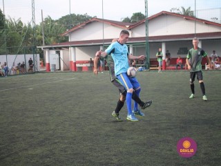 
<a style='margin-left: 5px;' class='btn btn-xs btn-social btn-facebook' href='https://www.facebook.com/sharer/sharer.php?u=https://www.boladovale.com.br/imgs/800-800-90/conteudo/fotos/1359/img8350.jpg' rel='popup' data-width='500' data-height='400'><i class='fa fa-facebook'></i>Compartilhar <span class='hidden-xs'>no Facebook</span>
</a> 
<a class='btn btn-default btn-xs' target='_blank' href='imgs/800-800-90/conteudo/fotos/1359/img8350.jpg'>
<span class='glyphicon glyphicon-cloud-download'></span> Salvar
</a> 
<span></span>