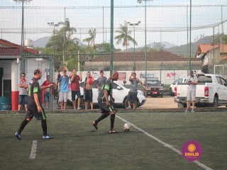 
<a style='margin-left: 5px;' class='btn btn-xs btn-social btn-facebook' href='https://www.facebook.com/sharer/sharer.php?u=https://www.boladovale.com.br/imgs/800-800-90/conteudo/fotos/1359/img8355.jpg' rel='popup' data-width='500' data-height='400'><i class='fa fa-facebook'></i>Compartilhar <span class='hidden-xs'>no Facebook</span>
</a> 
<a class='btn btn-default btn-xs' target='_blank' href='imgs/800-800-90/conteudo/fotos/1359/img8355.jpg'>
<span class='glyphicon glyphicon-cloud-download'></span> Salvar
</a> 
<span></span>