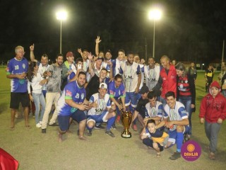 
<a style='margin-left: 5px;' class='btn btn-xs btn-social btn-facebook' href='https://www.facebook.com/sharer/sharer.php?u=https://www.boladovale.com.br/imgs/800-800-90/conteudo/fotos/1360/img9487.jpg' rel='popup' data-width='500' data-height='400'><i class='fa fa-facebook'></i>Compartilhar <span class='hidden-xs'>no Facebook</span>
</a> 
<a class='btn btn-default btn-xs' target='_blank' href='imgs/800-800-90/conteudo/fotos/1360/img9487.jpg'>
<span class='glyphicon glyphicon-cloud-download'></span> Salvar
</a> 
<span></span>
