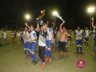 
<a style='margin-left: 5px;' class='btn btn-xs btn-social btn-facebook' href='https://www.facebook.com/sharer/sharer.php?u=https://www.boladovale.com.br/imgs/800-800-90/conteudo/fotos/1360/img9503.jpg' rel='popup' data-width='500' data-height='400'><i class='fa fa-facebook'></i>Compartilhar <span class='hidden-xs'>no Facebook</span>
</a> 
<a class='btn btn-default btn-xs' target='_blank' href='imgs/800-800-90/conteudo/fotos/1360/img9503.jpg'>
<span class='glyphicon glyphicon-cloud-download'></span> Salvar
</a> 
<span></span>