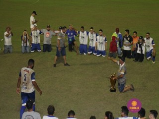 
<a style='margin-left: 5px;' class='btn btn-xs btn-social btn-facebook' href='https://www.facebook.com/sharer/sharer.php?u=https://www.boladovale.com.br/imgs/800-800-90/conteudo/fotos/1360/img9521.jpg' rel='popup' data-width='500' data-height='400'><i class='fa fa-facebook'></i>Compartilhar <span class='hidden-xs'>no Facebook</span>
</a> 
<a class='btn btn-default btn-xs' target='_blank' href='imgs/800-800-90/conteudo/fotos/1360/img9521.jpg'>
<span class='glyphicon glyphicon-cloud-download'></span> Salvar
</a> 
<span></span>