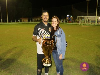 
<a style='margin-left: 5px;' class='btn btn-xs btn-social btn-facebook' href='https://www.facebook.com/sharer/sharer.php?u=https://www.boladovale.com.br/imgs/800-800-90/conteudo/fotos/1360/img9533.jpg' rel='popup' data-width='500' data-height='400'><i class='fa fa-facebook'></i>Compartilhar <span class='hidden-xs'>no Facebook</span>
</a> 
<a class='btn btn-default btn-xs' target='_blank' href='imgs/800-800-90/conteudo/fotos/1360/img9533.jpg'>
<span class='glyphicon glyphicon-cloud-download'></span> Salvar
</a> 
<span></span>