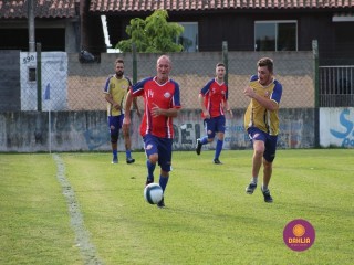 
<a style='margin-left: 5px;' class='btn btn-xs btn-social btn-facebook' href='https://www.facebook.com/sharer/sharer.php?u=https://www.boladovale.com.br/imgs/800-800-90/conteudo/fotos/1361/img8368.jpg' rel='popup' data-width='500' data-height='400'><i class='fa fa-facebook'></i>Compartilhar <span class='hidden-xs'>no Facebook</span>
</a> 
<a class='btn btn-default btn-xs' target='_blank' href='imgs/800-800-90/conteudo/fotos/1361/img8368.jpg'>
<span class='glyphicon glyphicon-cloud-download'></span> Salvar
</a> 
<span></span>