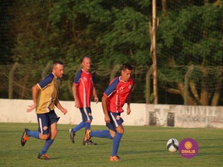 
<a style='margin-left: 5px;' class='btn btn-xs btn-social btn-facebook' href='https://www.facebook.com/sharer/sharer.php?u=https://www.boladovale.com.br/imgs/800-800-90/conteudo/fotos/1361/img8576.jpg' rel='popup' data-width='500' data-height='400'><i class='fa fa-facebook'></i>Compartilhar <span class='hidden-xs'>no Facebook</span>
</a> 
<a class='btn btn-default btn-xs' target='_blank' href='imgs/800-800-90/conteudo/fotos/1361/img8576.jpg'>
<span class='glyphicon glyphicon-cloud-download'></span> Salvar
</a> 
<span></span>