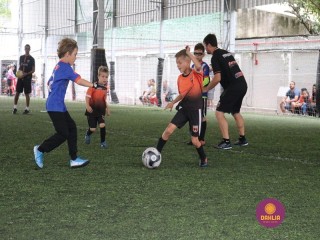 
<a style='margin-left: 5px;' class='btn btn-xs btn-social btn-facebook' href='https://www.facebook.com/sharer/sharer.php?u=https://www.boladovale.com.br/imgs/800-800-90/conteudo/fotos/1362/img8737.jpg' rel='popup' data-width='500' data-height='400'><i class='fa fa-facebook'></i>Compartilhar <span class='hidden-xs'>no Facebook</span>
</a> 
<a class='btn btn-default btn-xs' target='_blank' href='imgs/800-800-90/conteudo/fotos/1362/img8737.jpg'>
<span class='glyphicon glyphicon-cloud-download'></span> Salvar
</a> 
<span></span>
