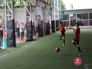 
<a style='margin-left: 5px;' class='btn btn-xs btn-social btn-facebook' href='https://www.facebook.com/sharer/sharer.php?u=https://www.boladovale.com.br/imgs/800-800-90/conteudo/fotos/1362/img8825.jpg' rel='popup' data-width='500' data-height='400'><i class='fa fa-facebook'></i>Compartilhar <span class='hidden-xs'>no Facebook</span>
</a> 
<a class='btn btn-default btn-xs' target='_blank' href='imgs/800-800-90/conteudo/fotos/1362/img8825.jpg'>
<span class='glyphicon glyphicon-cloud-download'></span> Salvar
</a> 
<span></span>