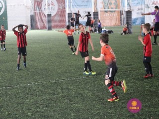 
<a style='margin-left: 5px;' class='btn btn-xs btn-social btn-facebook' href='https://www.facebook.com/sharer/sharer.php?u=https://www.boladovale.com.br/imgs/800-800-90/conteudo/fotos/1362/img8835.jpg' rel='popup' data-width='500' data-height='400'><i class='fa fa-facebook'></i>Compartilhar <span class='hidden-xs'>no Facebook</span>
</a> 
<a class='btn btn-default btn-xs' target='_blank' href='imgs/800-800-90/conteudo/fotos/1362/img8835.jpg'>
<span class='glyphicon glyphicon-cloud-download'></span> Salvar
</a> 
<span></span>