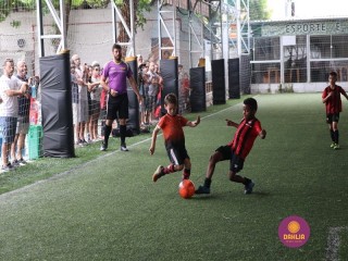 
<a style='margin-left: 5px;' class='btn btn-xs btn-social btn-facebook' href='https://www.facebook.com/sharer/sharer.php?u=https://www.boladovale.com.br/imgs/800-800-90/conteudo/fotos/1362/img8847.jpg' rel='popup' data-width='500' data-height='400'><i class='fa fa-facebook'></i>Compartilhar <span class='hidden-xs'>no Facebook</span>
</a> 
<a class='btn btn-default btn-xs' target='_blank' href='imgs/800-800-90/conteudo/fotos/1362/img8847.jpg'>
<span class='glyphicon glyphicon-cloud-download'></span> Salvar
</a> 
<span></span>