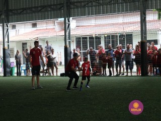 
<a style='margin-left: 5px;' class='btn btn-xs btn-social btn-facebook' href='https://www.facebook.com/sharer/sharer.php?u=https://www.boladovale.com.br/imgs/800-800-90/conteudo/fotos/1362/img8862.jpg' rel='popup' data-width='500' data-height='400'><i class='fa fa-facebook'></i>Compartilhar <span class='hidden-xs'>no Facebook</span>
</a> 
<a class='btn btn-default btn-xs' target='_blank' href='imgs/800-800-90/conteudo/fotos/1362/img8862.jpg'>
<span class='glyphicon glyphicon-cloud-download'></span> Salvar
</a> 
<span></span>