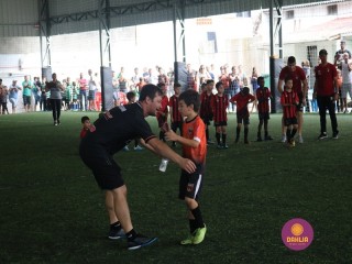 
<a style='margin-left: 5px;' class='btn btn-xs btn-social btn-facebook' href='https://www.facebook.com/sharer/sharer.php?u=https://www.boladovale.com.br/imgs/800-800-90/conteudo/fotos/1362/img8868.jpg' rel='popup' data-width='500' data-height='400'><i class='fa fa-facebook'></i>Compartilhar <span class='hidden-xs'>no Facebook</span>
</a> 
<a class='btn btn-default btn-xs' target='_blank' href='imgs/800-800-90/conteudo/fotos/1362/img8868.jpg'>
<span class='glyphicon glyphicon-cloud-download'></span> Salvar
</a> 
<span></span>