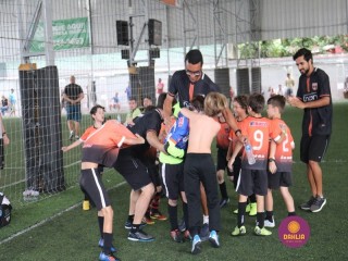 
<a style='margin-left: 5px;' class='btn btn-xs btn-social btn-facebook' href='https://www.facebook.com/sharer/sharer.php?u=https://www.boladovale.com.br/imgs/800-800-90/conteudo/fotos/1362/img8910.jpg' rel='popup' data-width='500' data-height='400'><i class='fa fa-facebook'></i>Compartilhar <span class='hidden-xs'>no Facebook</span>
</a> 
<a class='btn btn-default btn-xs' target='_blank' href='imgs/800-800-90/conteudo/fotos/1362/img8910.jpg'>
<span class='glyphicon glyphicon-cloud-download'></span> Salvar
</a> 
<span></span>