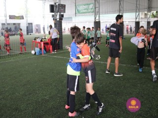 
<a style='margin-left: 5px;' class='btn btn-xs btn-social btn-facebook' href='https://www.facebook.com/sharer/sharer.php?u=https://www.boladovale.com.br/imgs/800-800-90/conteudo/fotos/1362/img8933.jpg' rel='popup' data-width='500' data-height='400'><i class='fa fa-facebook'></i>Compartilhar <span class='hidden-xs'>no Facebook</span>
</a> 
<a class='btn btn-default btn-xs' target='_blank' href='imgs/800-800-90/conteudo/fotos/1362/img8933.jpg'>
<span class='glyphicon glyphicon-cloud-download'></span> Salvar
</a> 
<span></span>