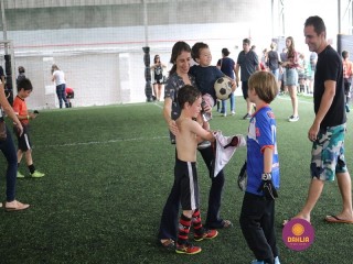 
<a style='margin-left: 5px;' class='btn btn-xs btn-social btn-facebook' href='https://www.facebook.com/sharer/sharer.php?u=https://www.boladovale.com.br/imgs/800-800-90/conteudo/fotos/1362/img8954.jpg' rel='popup' data-width='500' data-height='400'><i class='fa fa-facebook'></i>Compartilhar <span class='hidden-xs'>no Facebook</span>
</a> 
<a class='btn btn-default btn-xs' target='_blank' href='imgs/800-800-90/conteudo/fotos/1362/img8954.jpg'>
<span class='glyphicon glyphicon-cloud-download'></span> Salvar
</a> 
<span></span>