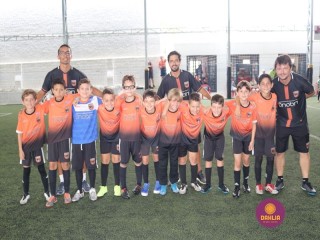 
<a style='margin-left: 5px;' class='btn btn-xs btn-social btn-facebook' href='https://www.facebook.com/sharer/sharer.php?u=https://www.boladovale.com.br/imgs/800-800-90/conteudo/fotos/1362/img8957.jpg' rel='popup' data-width='500' data-height='400'><i class='fa fa-facebook'></i>Compartilhar <span class='hidden-xs'>no Facebook</span>
</a> 
<a class='btn btn-default btn-xs' target='_blank' href='imgs/800-800-90/conteudo/fotos/1362/img8957.jpg'>
<span class='glyphicon glyphicon-cloud-download'></span> Salvar
</a> 
<span></span>