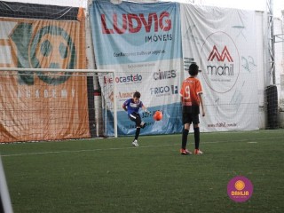 
<a style='margin-left: 5px;' class='btn btn-xs btn-social btn-facebook' href='https://www.facebook.com/sharer/sharer.php?u=https://www.boladovale.com.br/imgs/800-800-90/conteudo/fotos/1362/img8970.jpg' rel='popup' data-width='500' data-height='400'><i class='fa fa-facebook'></i>Compartilhar <span class='hidden-xs'>no Facebook</span>
</a> 
<a class='btn btn-default btn-xs' target='_blank' href='imgs/800-800-90/conteudo/fotos/1362/img8970.jpg'>
<span class='glyphicon glyphicon-cloud-download'></span> Salvar
</a> 
<span></span>